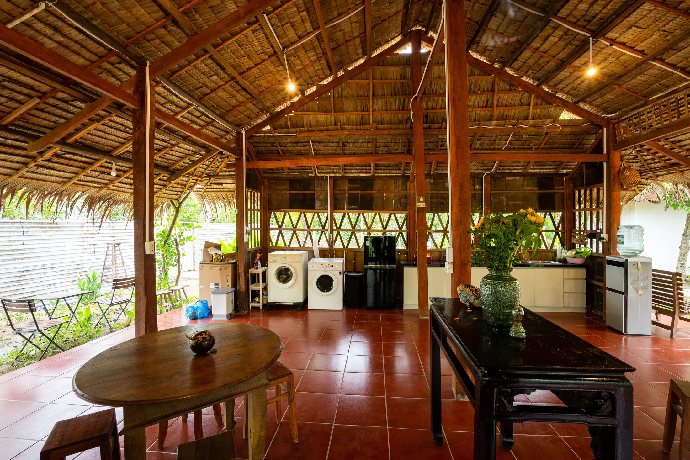 Laundry area with washing machine at Mango Home